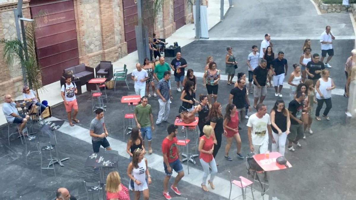 La TAP ofrece clases gratuitas de bachata y salsa durante agosto