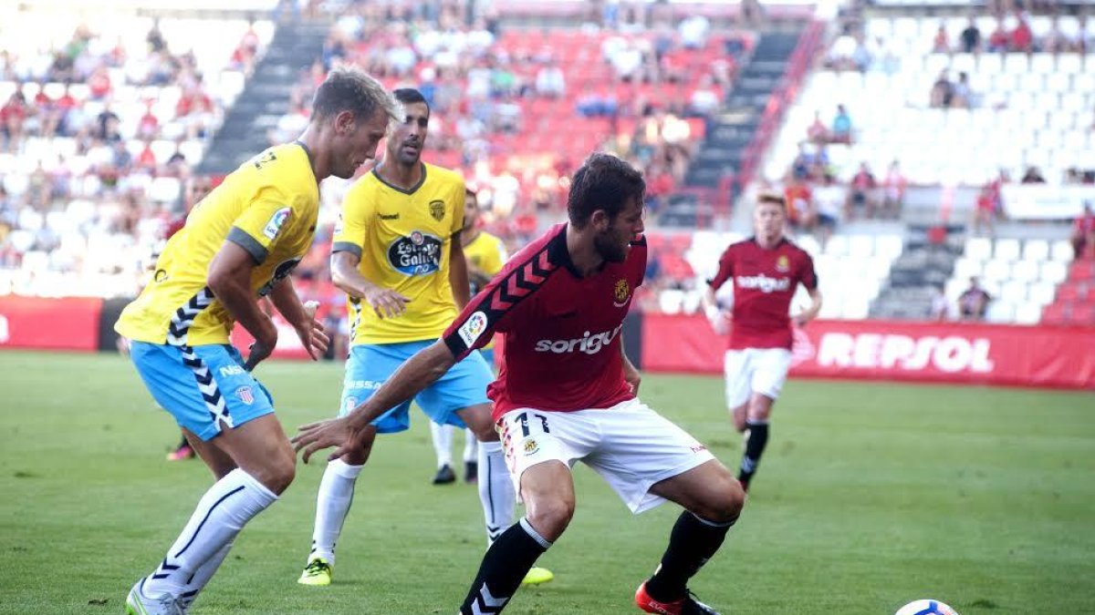 El Nàstic, sin sorpresas en el once: Saja en la portería y Álex López en punta