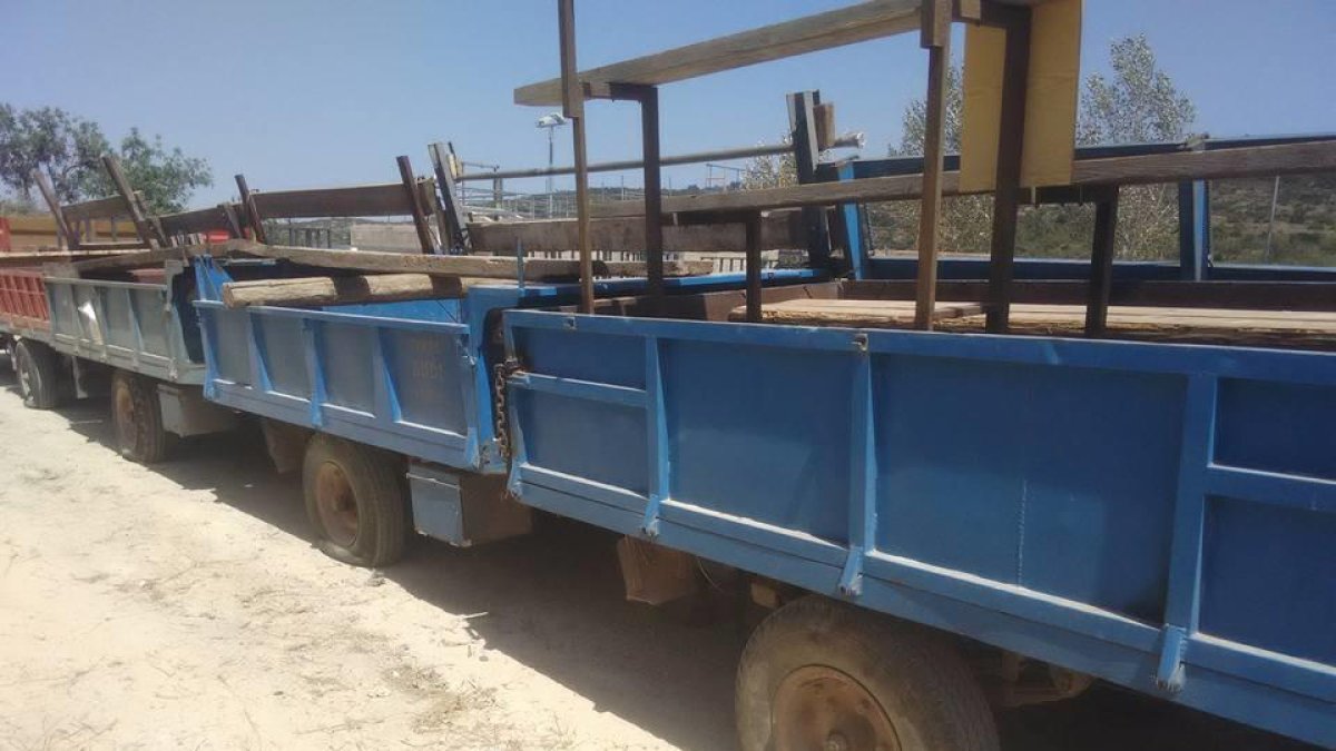 Punxen les rodes dels carros que envolten la plaça de bous de Godall