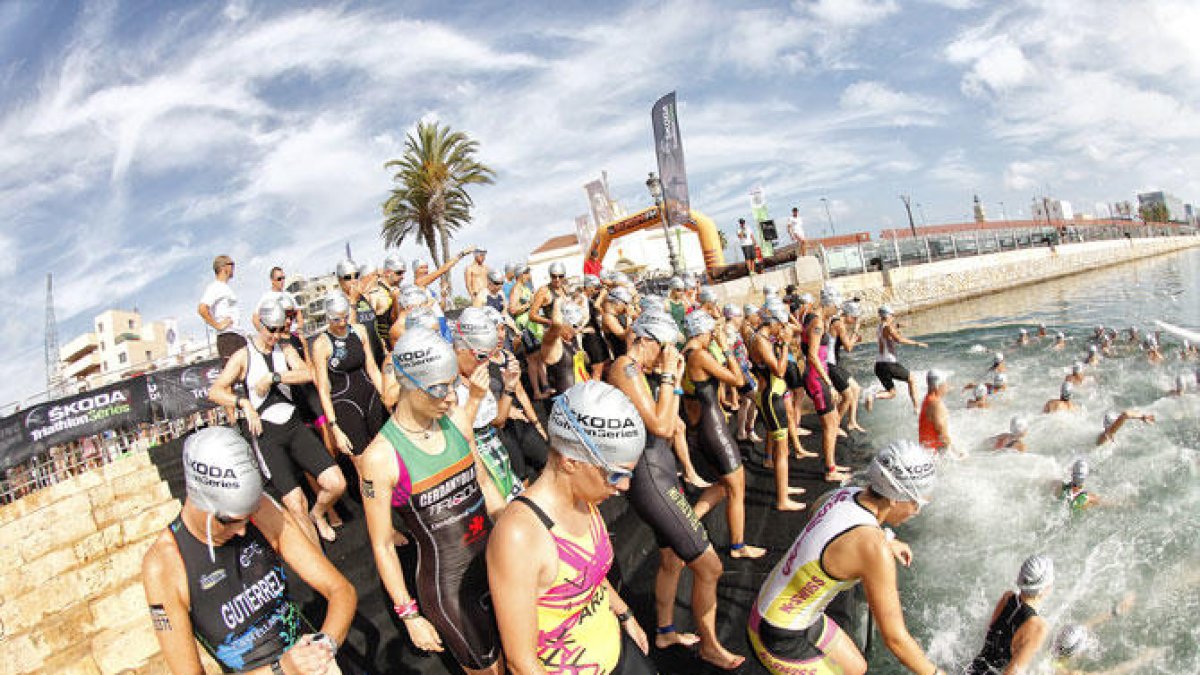 La triatlón del Santander se disputa este sábado al Moll de Costa