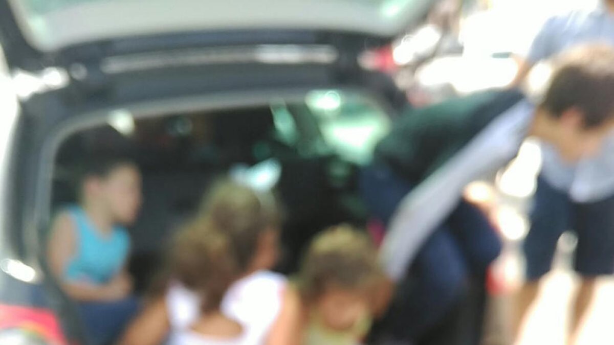 Viatgen 11 persones en un turisme de 5 places
