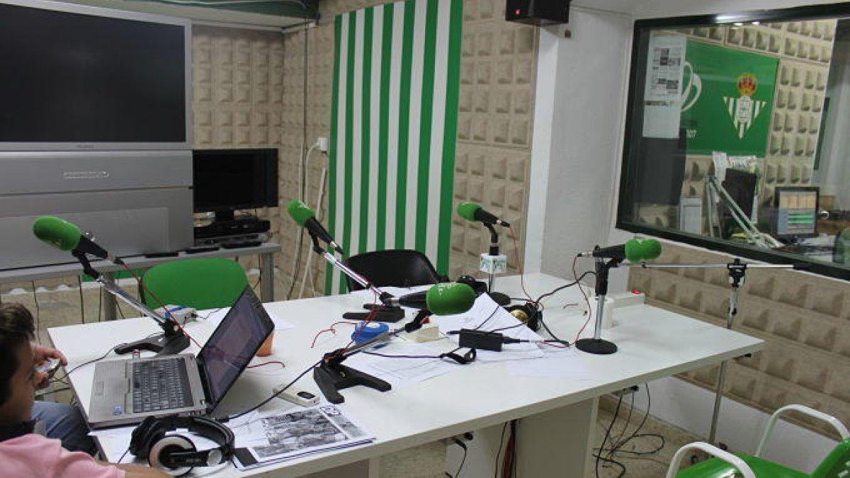 Tres y medio de prisión para el locutor que estafó al padre de una niña enferma