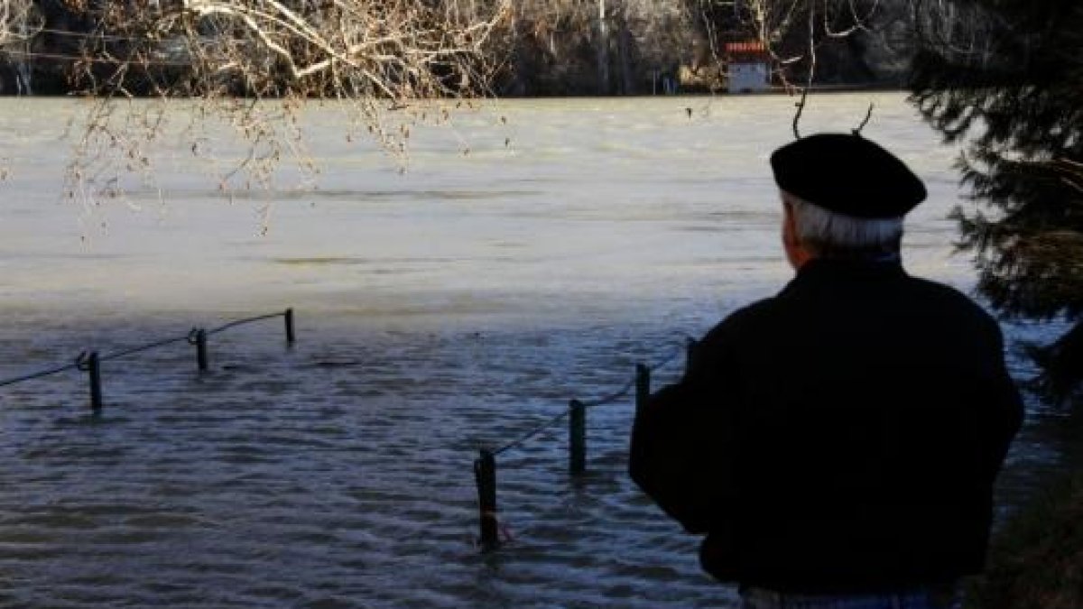 Miravet reactiva el paso de la barca