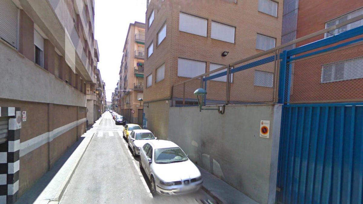 Detinguts dos joves per causar desperfectes a vehicles del carrer Lleó