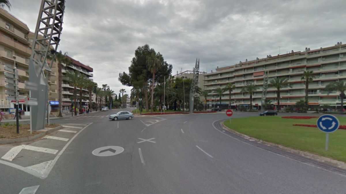 Incendi en uns comptadors a la plaça d'Europa de Salou