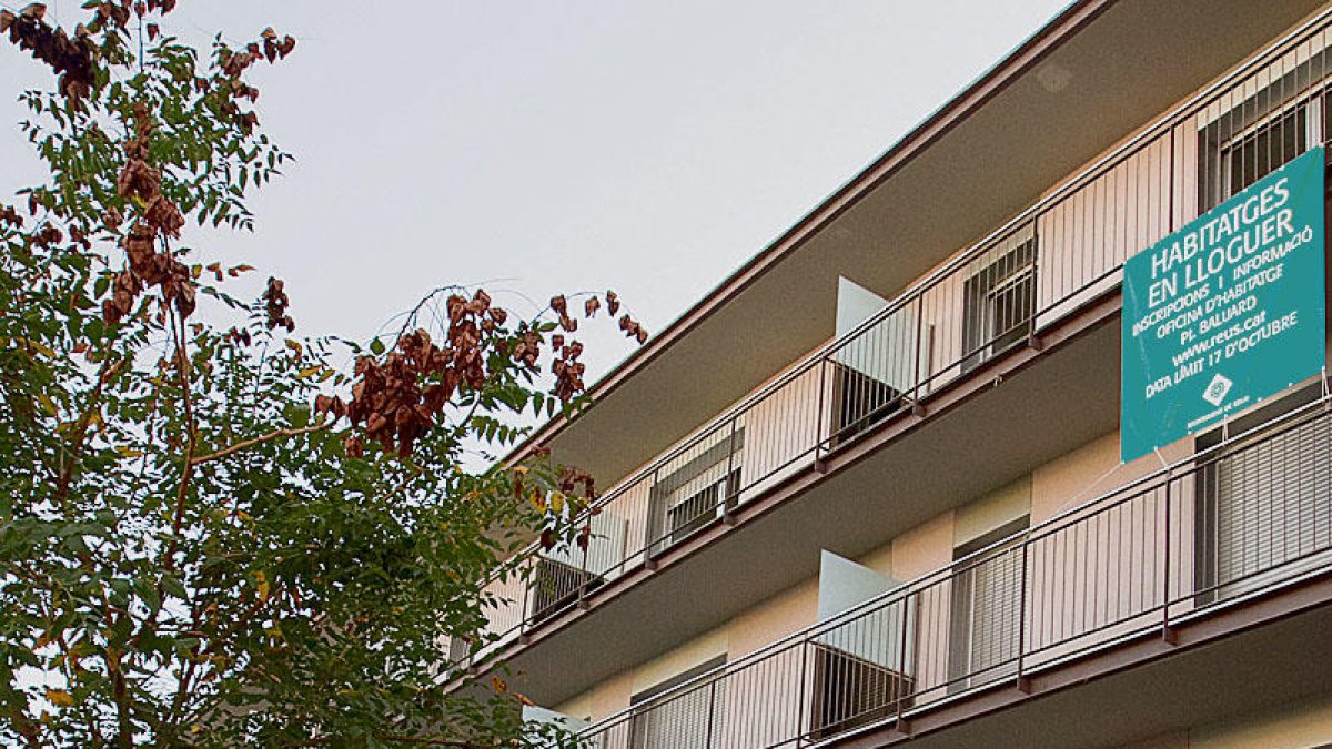 La Patacada alquila en un mes 26 pisos de protección oficial vacíos desde 2015
