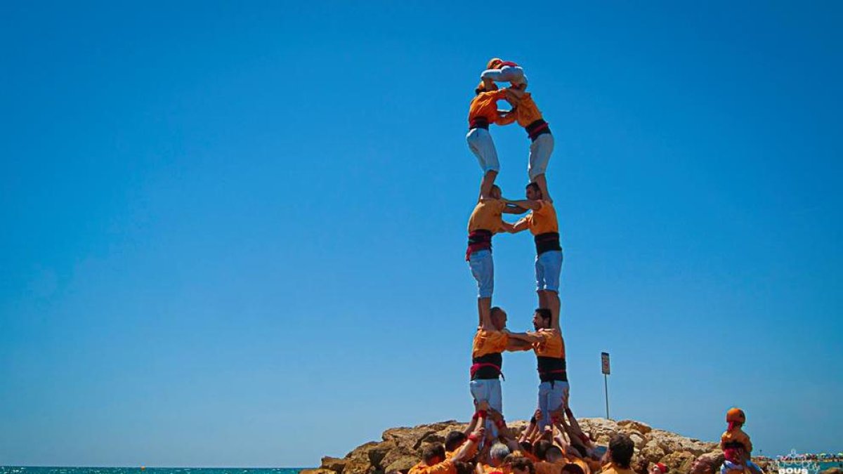 Els castells dels Bous de la Bisbal canvien de medi