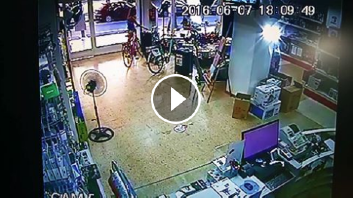 Una botiga de Reus pateix un robatori i en difon les imatges a les xarxes