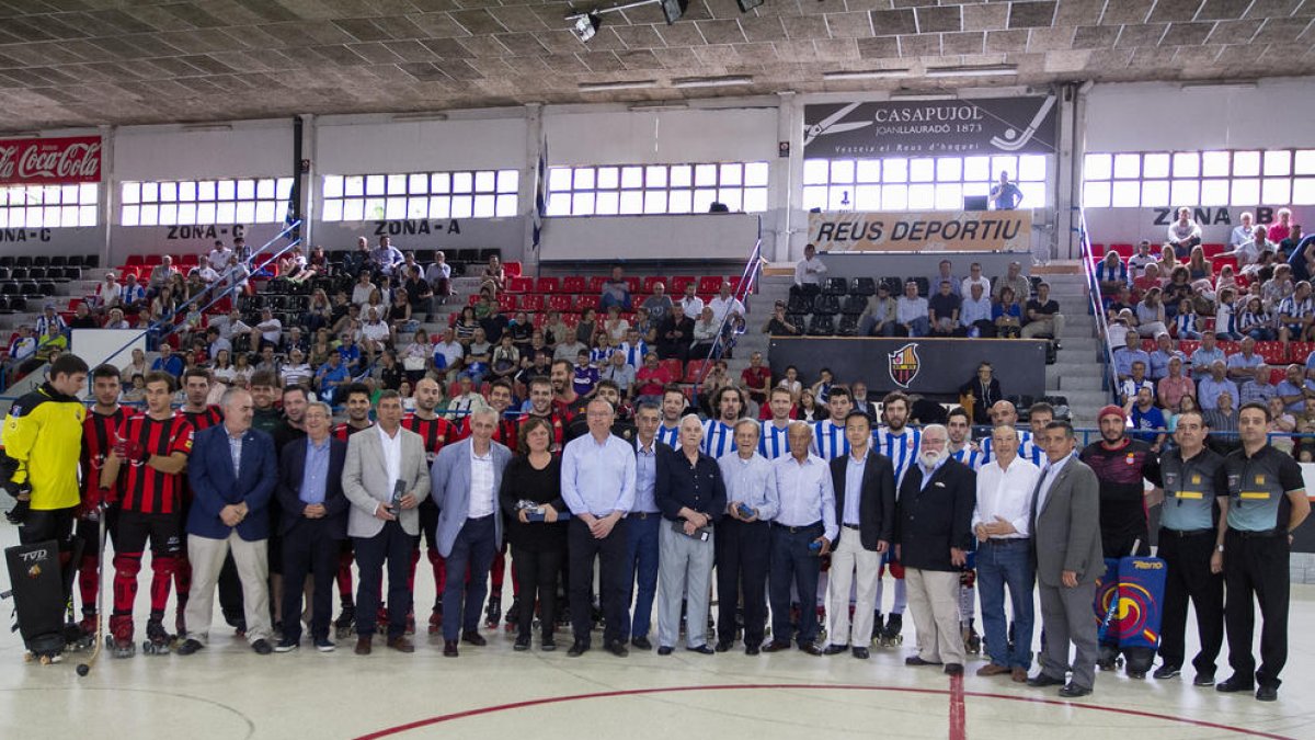 Hoquei i vermut al XXVI Aplec de Penyes del RCD Espanyol a Reus