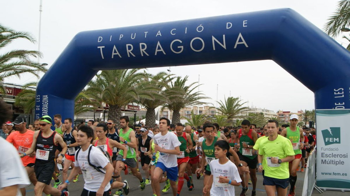 La tercera cursa de l'Aquopolis aplega a 450 corredors