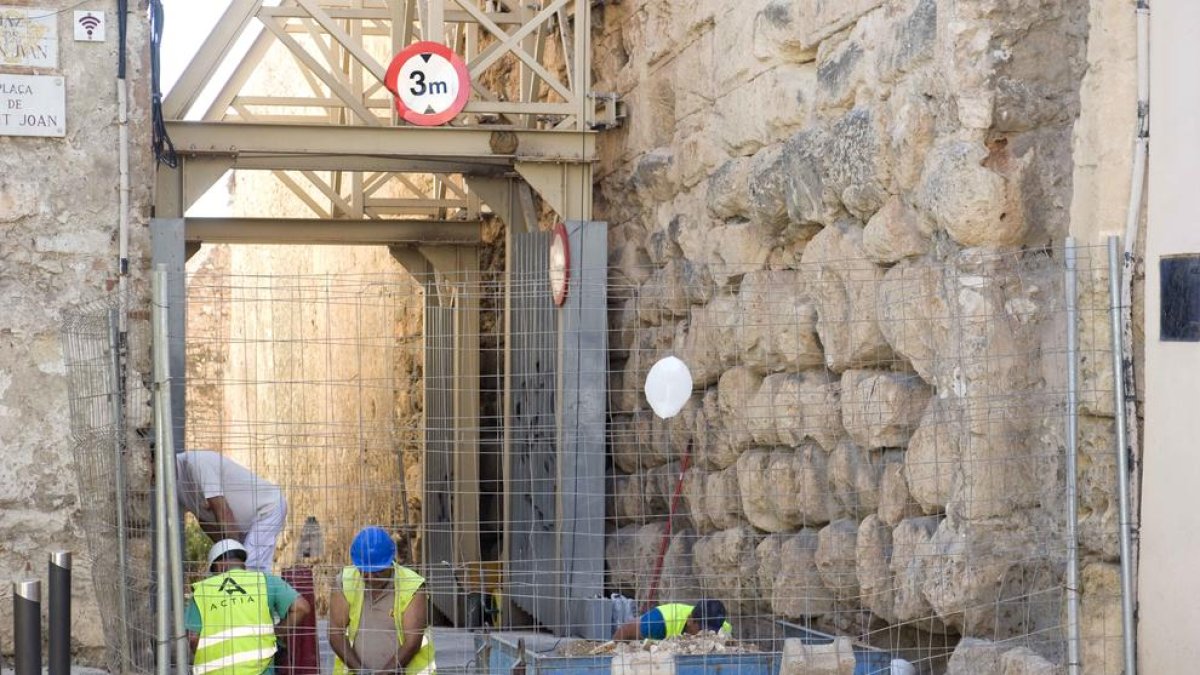 La reforma de la muralla causa problemas en la circulación de la Part Alta