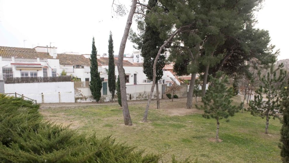 Primeros pasos para recalificar el parque La Col·lectiva como zona verde