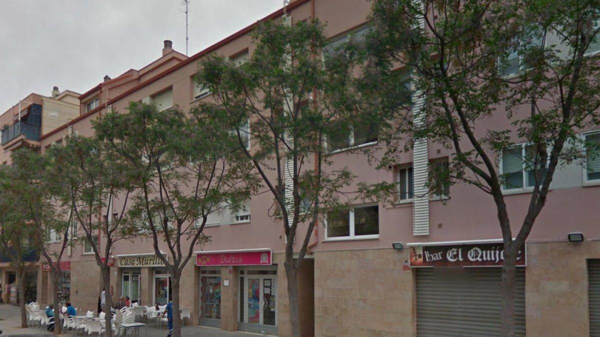 Intenta robar dues vegades en un comerç i fuig a «cops de bastó»