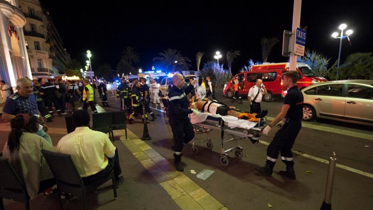 El número de muertos del atentado de NIza ya ha subido a 84