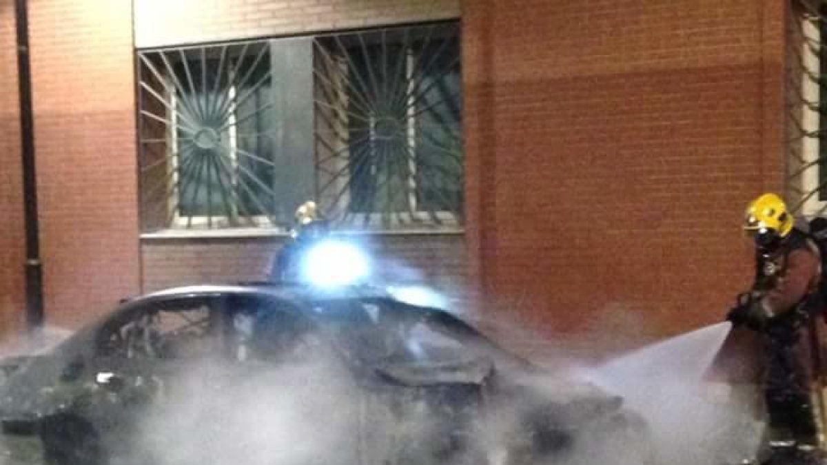 Un cotxe s'incendia a Torreforta