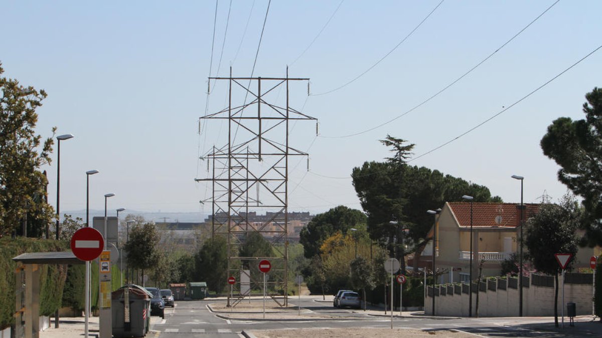 «Situació d'incapacitat» per les torres d'alta tensió entre els veïns del Pinar