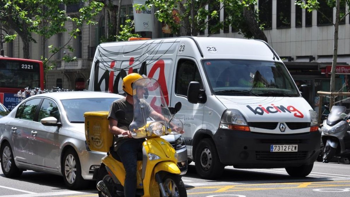 CDC vol que s'instal·lin zones avançades per a motos als semàfors