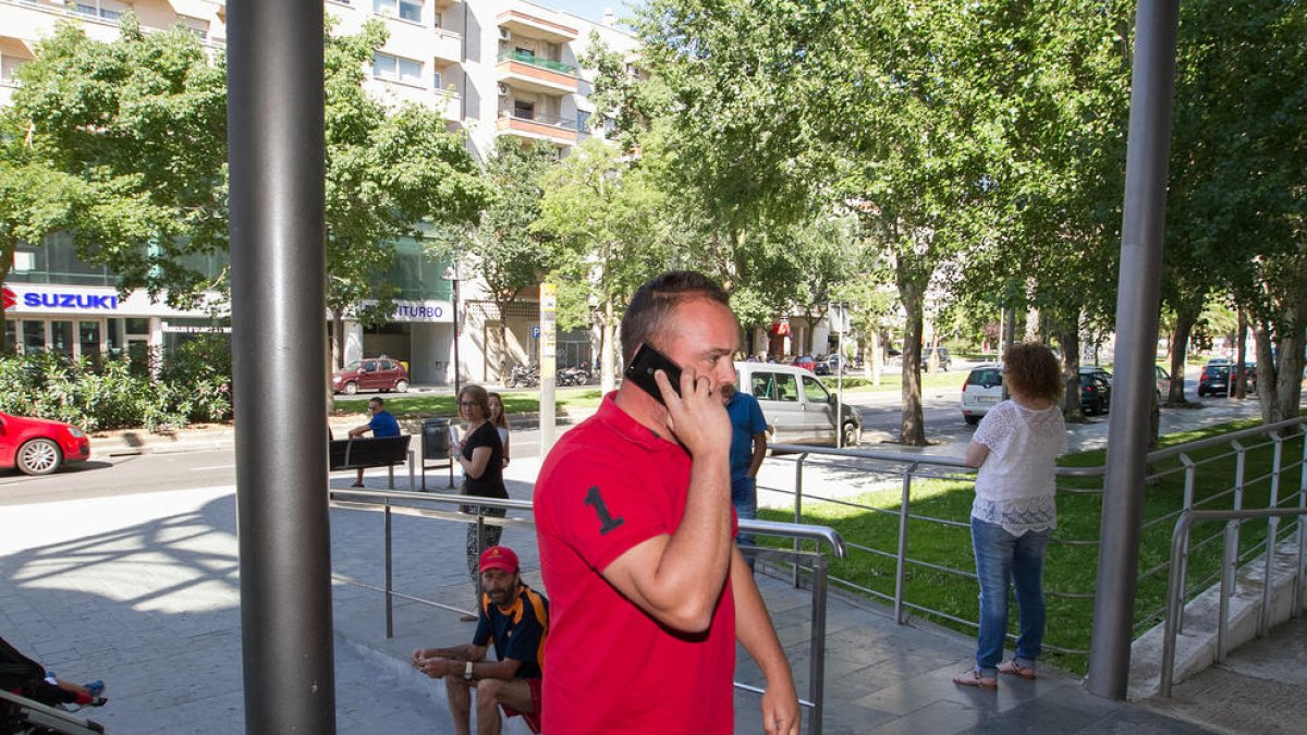 L'antiga executiva de PxC passa pels jutjats de Reus i assenyala a Anglada