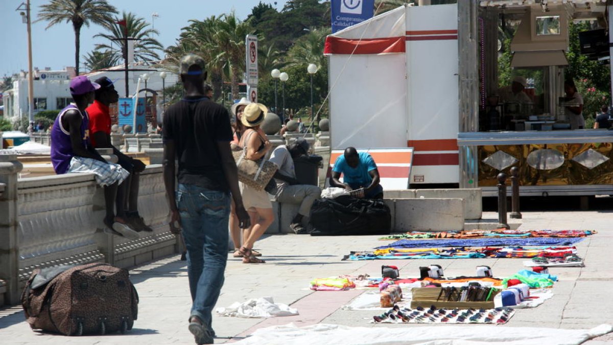 Un detingut per l'enfrontament dels manters amb els Mossos a Coma-ruga