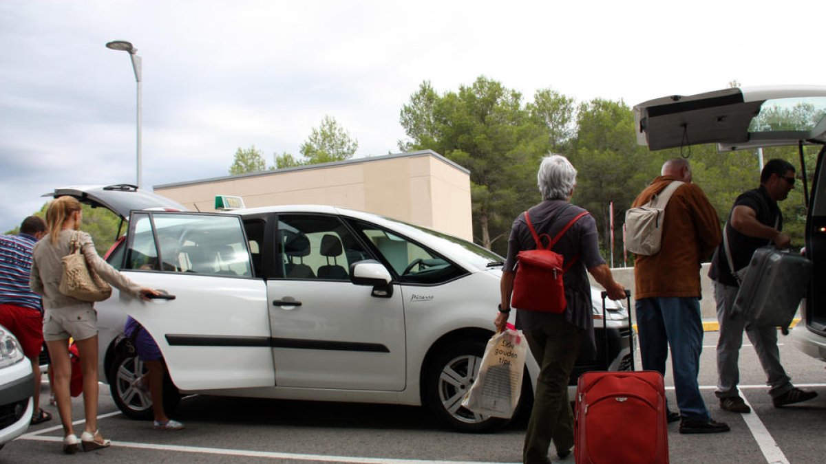 Els taxis de la ciutat volen igualtat a l'hora d'operar a l'estació de l'AVE