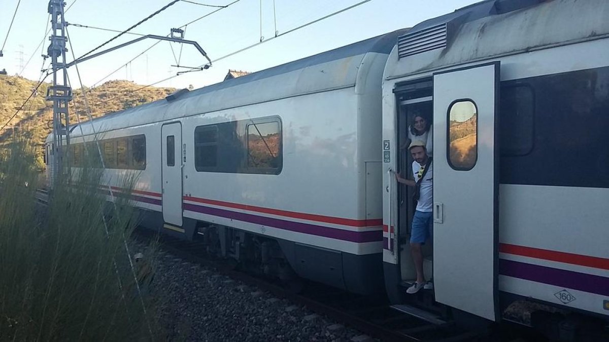 Renfe, R15, pasajeros, rescate, avería, evacuación, tren