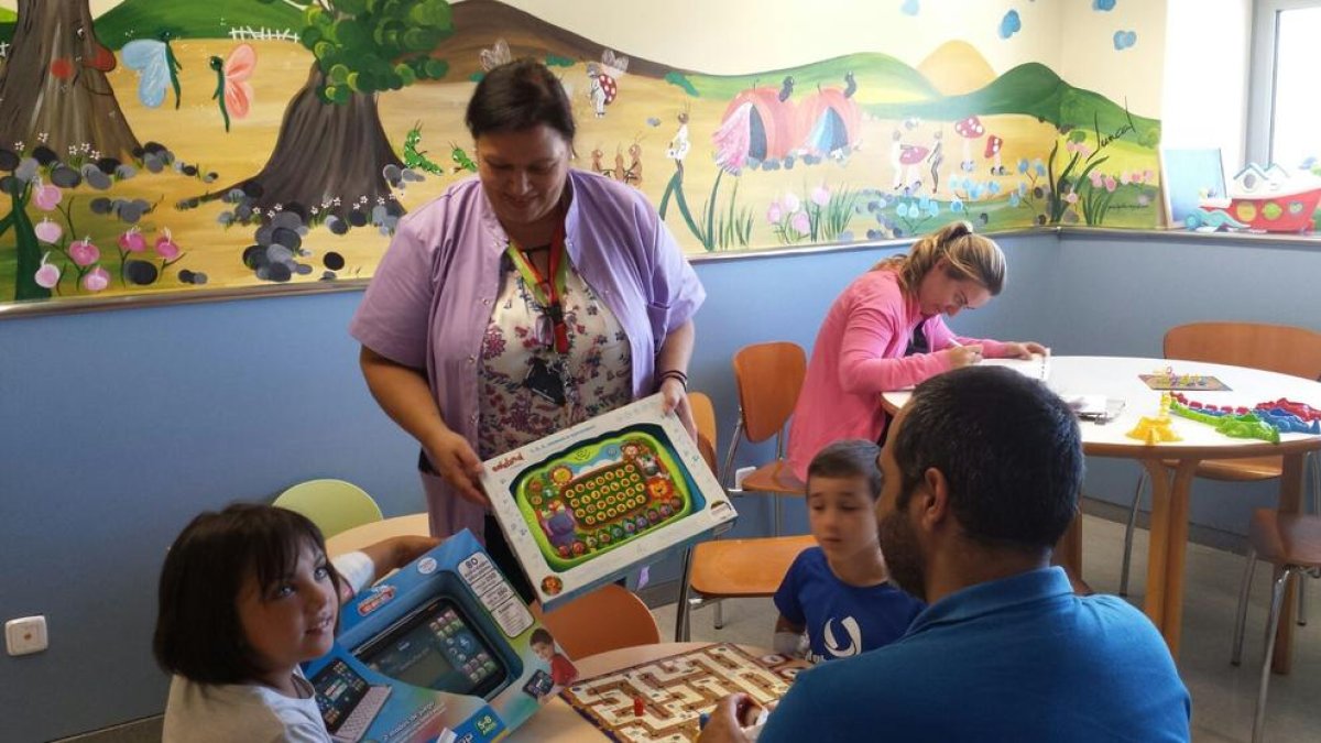 Regalan videojuegos y tablets para los niños ingresados a Juan XXIII