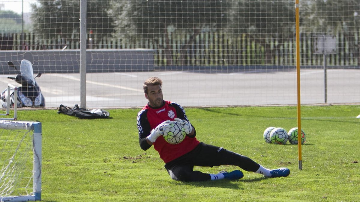 Manolo Reina, entrenant al Complex Esportiu Futbol Salou.