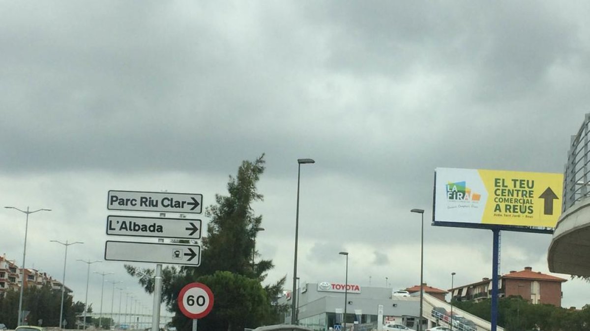 Els barris de Ponent alertats per les marques de lladres a les portes de casa