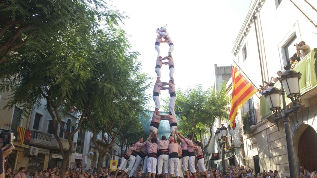 Castells de vuit dels Xiquets de Tarragona a la diada de festa major de Constantí