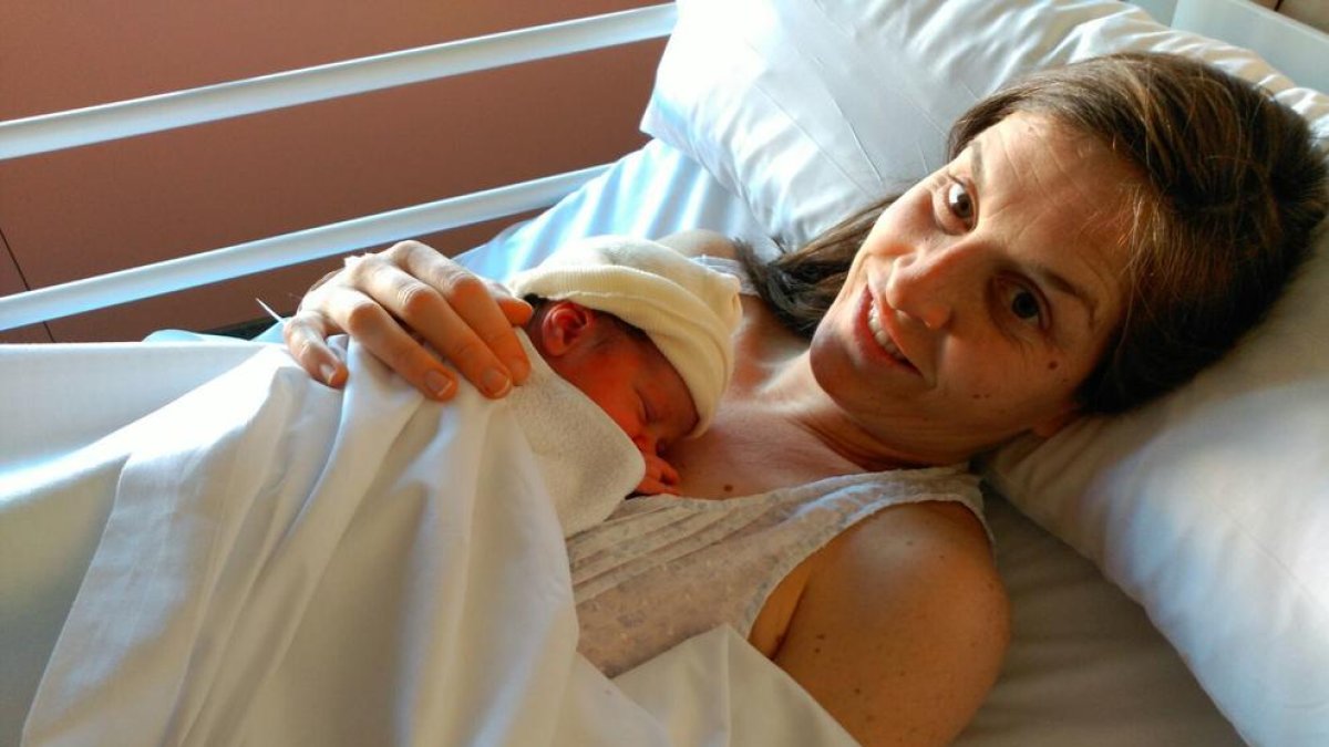 El primer bebé del 2017 en Tarragona se llama Kira y ha nacido en el Hospital del Vendrell