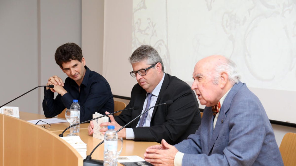 La familia de Jujol presenta los anillos que el arquitecto diseñó en 1919