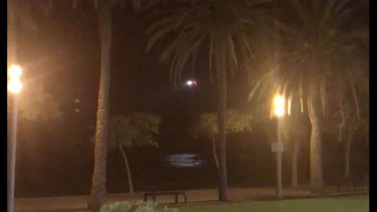 Busquen dos nedadors que no han sortit de l'aigua a la platja de Cambrils