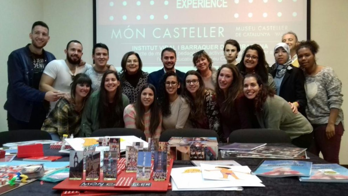 Alumnos de l'IES Vidal y Barraquer crean material didáctico por el Museo Casteller en Valls