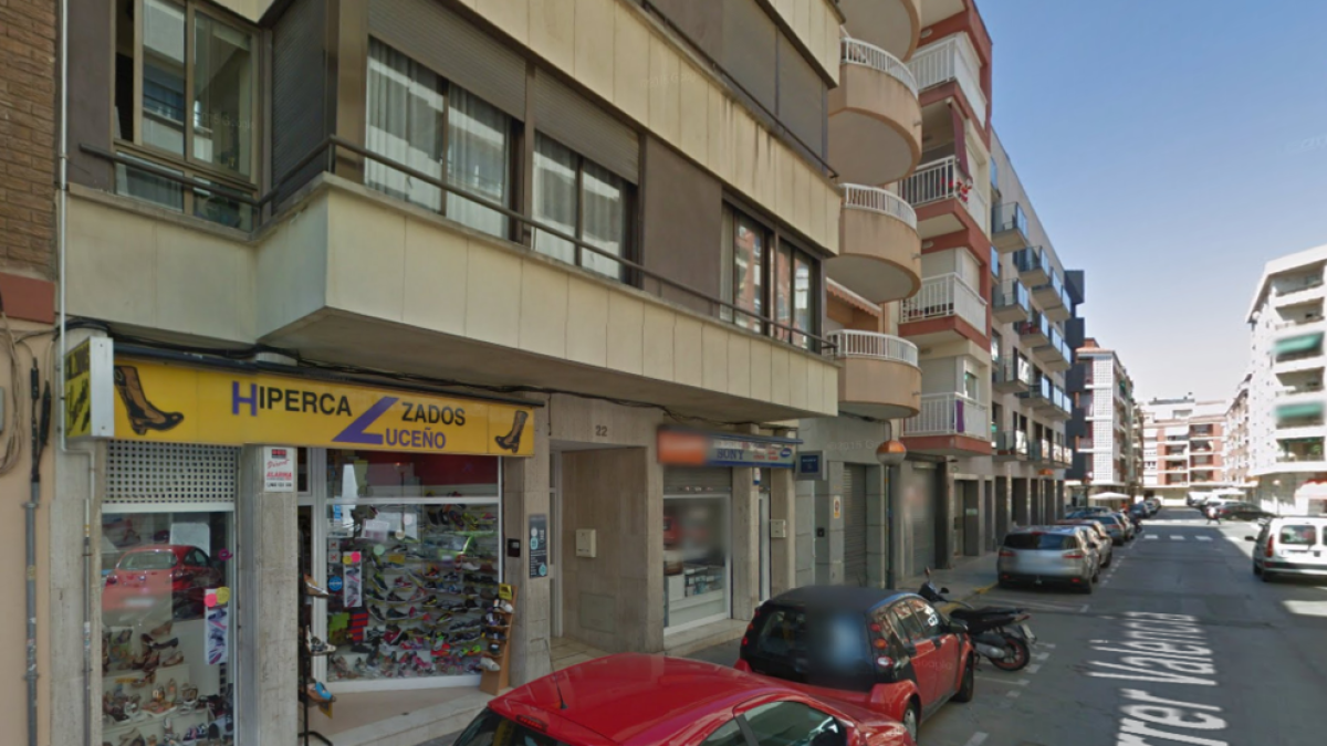 Un incendio obliga a desalojar un edificio de cuatro plantas en Cambrils