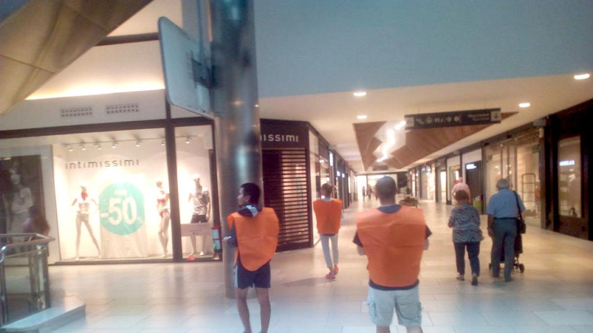 Denuncian las condiciones laborales en las grandes marcas coincidiendo con las rebajas