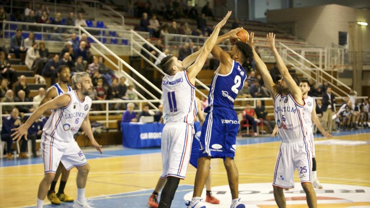 El CBT rescata 20 punts en una primera volta condicionada per les baixes