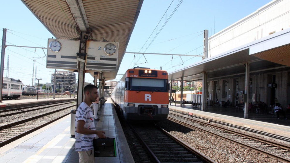 La R16 tanca el mes amb 13 jornades on la puntualitat no arriba ni al 80%