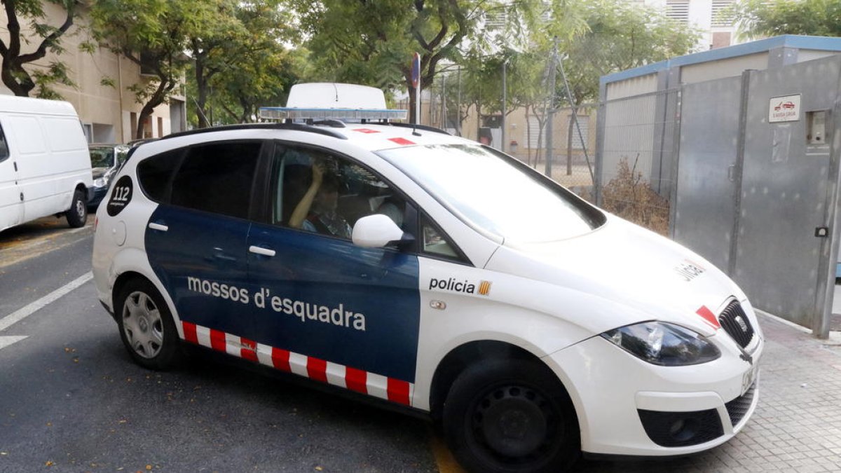 Un vehículo de los Mossos