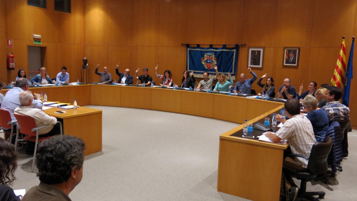 Los grupos de la oposición cargan contra la designación de la sobrina de Carod Rovira