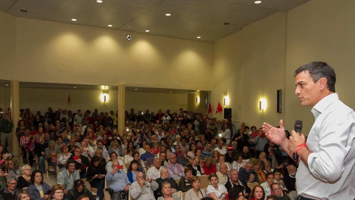 Pedro Sánchez defiende el autogobierno de Cataluña y un PSOE de izquierda