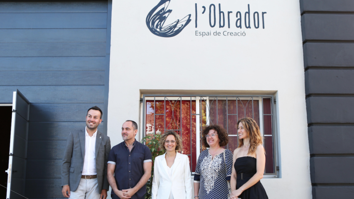 Deltebre inaugura la nova seu de la companyia de Roberto Olivan
