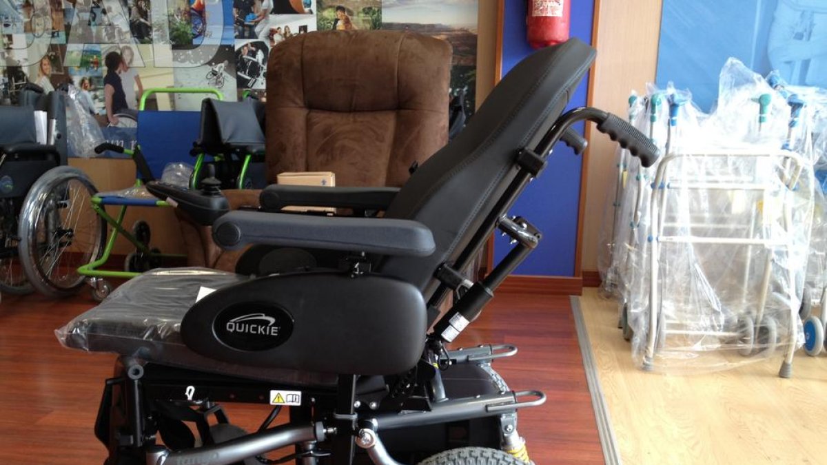 Solidaridad para conseguir una silla de ruedas para un vecino del Vendrell sin recursos