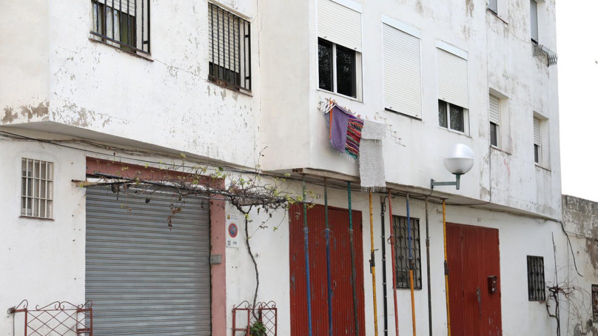 Una familia de Bonavista vive en un piso que está a punto de hundirse