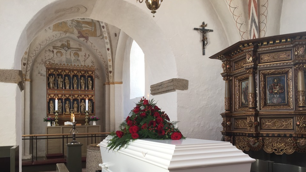 Enterren una dona de 99 anys que va comprar fa vint anys el seu propi taüt