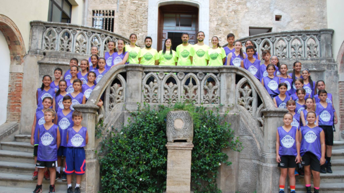 Els jugadors del TGN Bàsquet participen al primer campus d'estiu extern