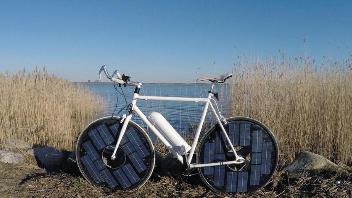 Una bicicleta elèctrica que es nodreix d'energia solar