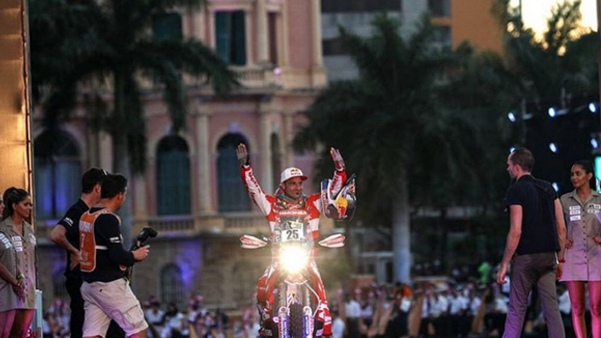Iván Cervantes acaba décimo en el primer día de Dakar