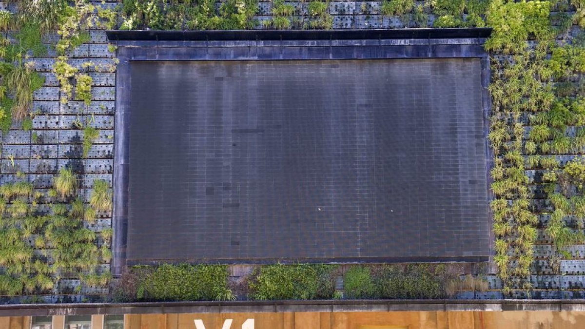 La pantalla de la Tabacalera fa més de quatre mesos que no funciona