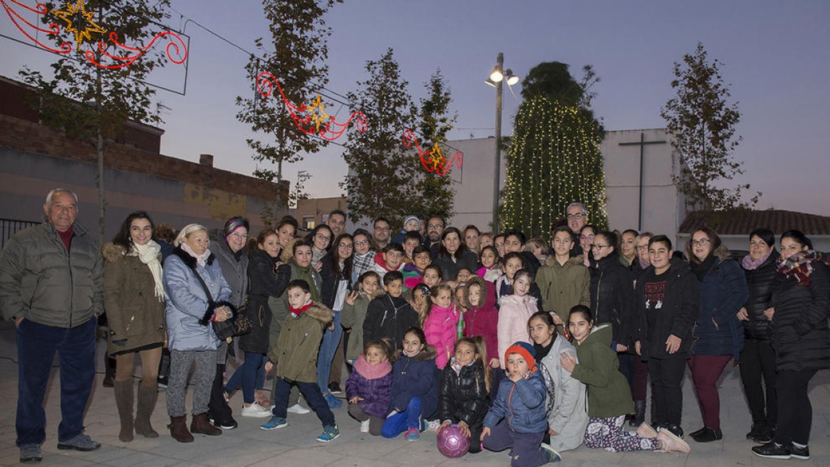 Las luces de Navidad ya iluminan las calles de Vila-seca