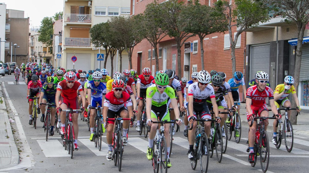 Alejandro Ropero s'adjudica a l'esprint el Trofeu 15 d'abril de la Canonja
